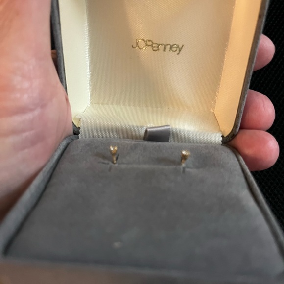 14 KT diamond stud earrings - Picture 2 of 5